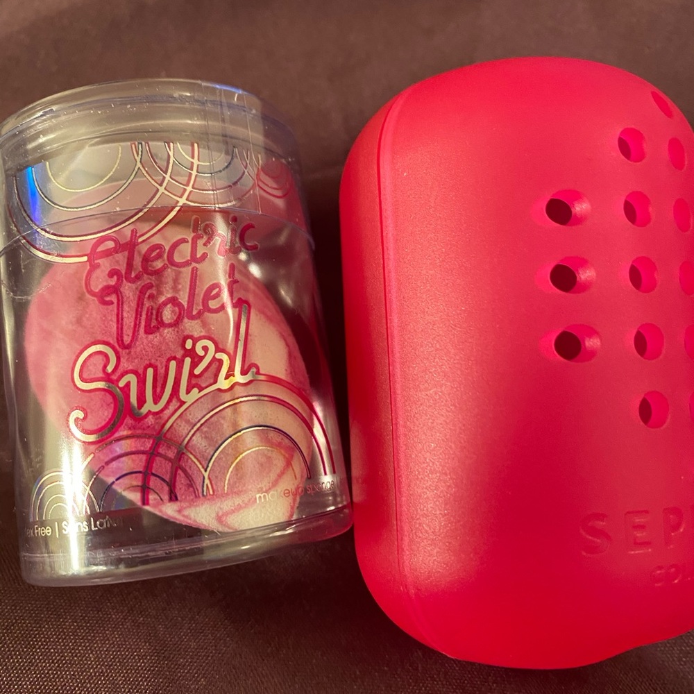 Beauty blender and case